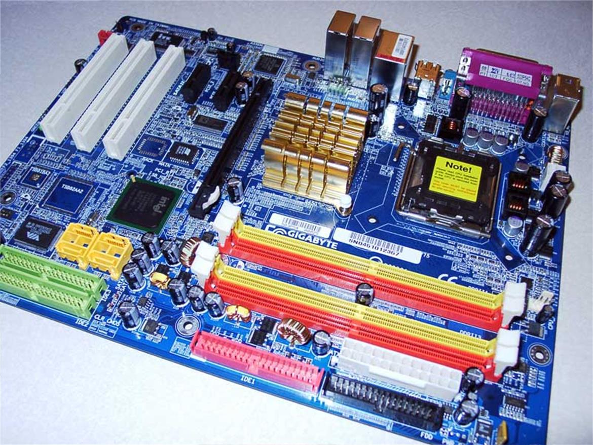 Pentium D 820 and i945G/P Chipset Showcase