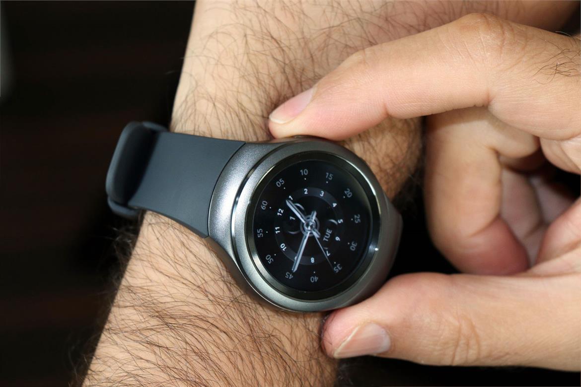 Hands On With The Samsung Gear S2 And Gear S2 Classic Smartwatches