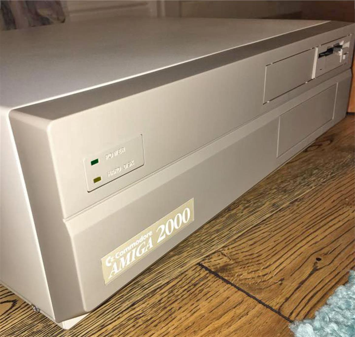 Dude Scores 30 Year Old Virgin Commodore Amiga 2000 New In Box