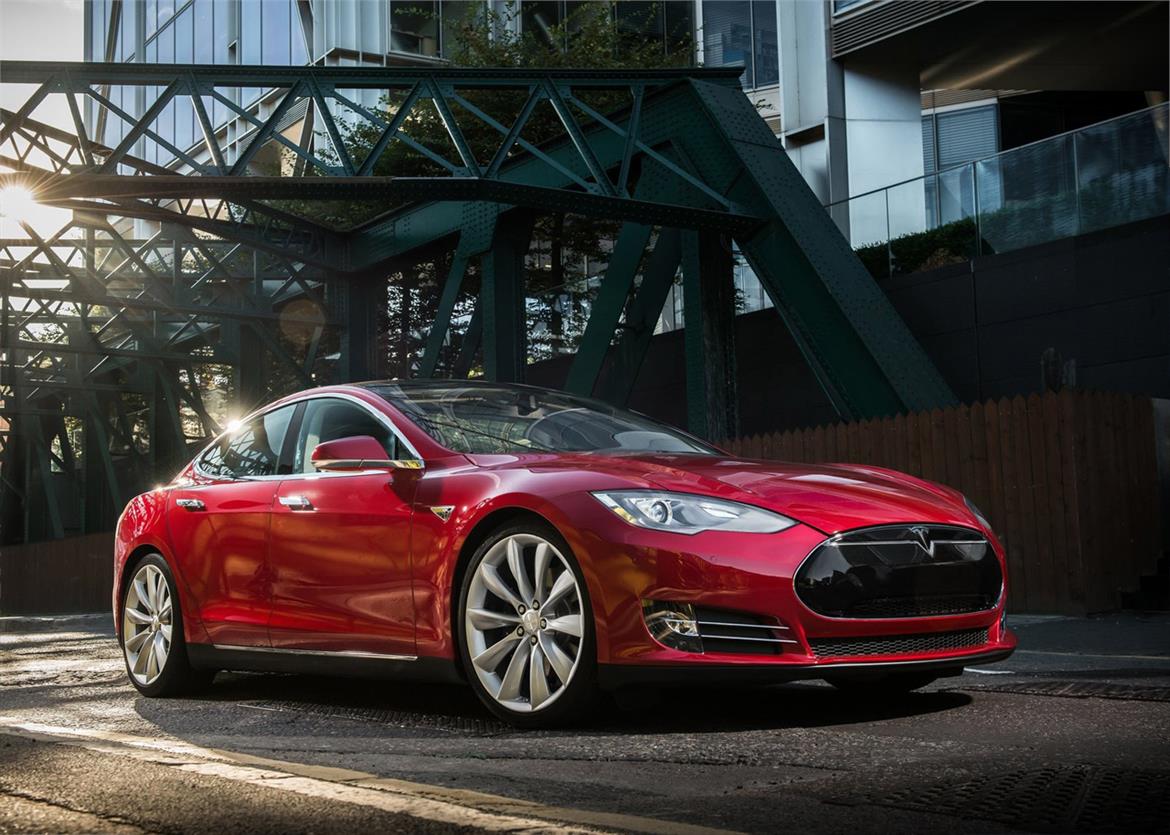 Tesla Model S Software 8.1 Update Enables Summon, Autopilot Autosteer At Up To 80 MPH