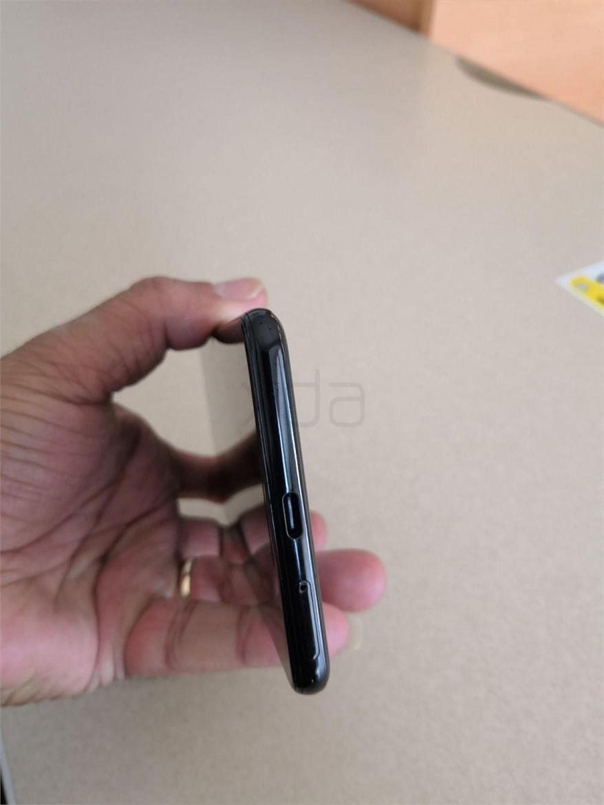 Leaked Google Pixel 3 XL Photos Confirm Display Notch And Much More