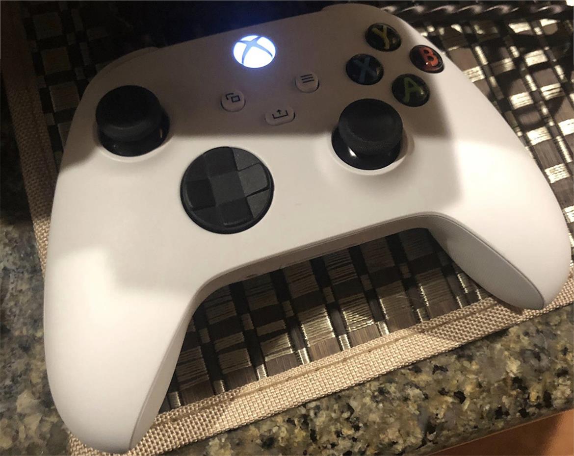 White Next-Gen Xbox Wireless Controller Discovery Fuels Xbox Series S Speculation
