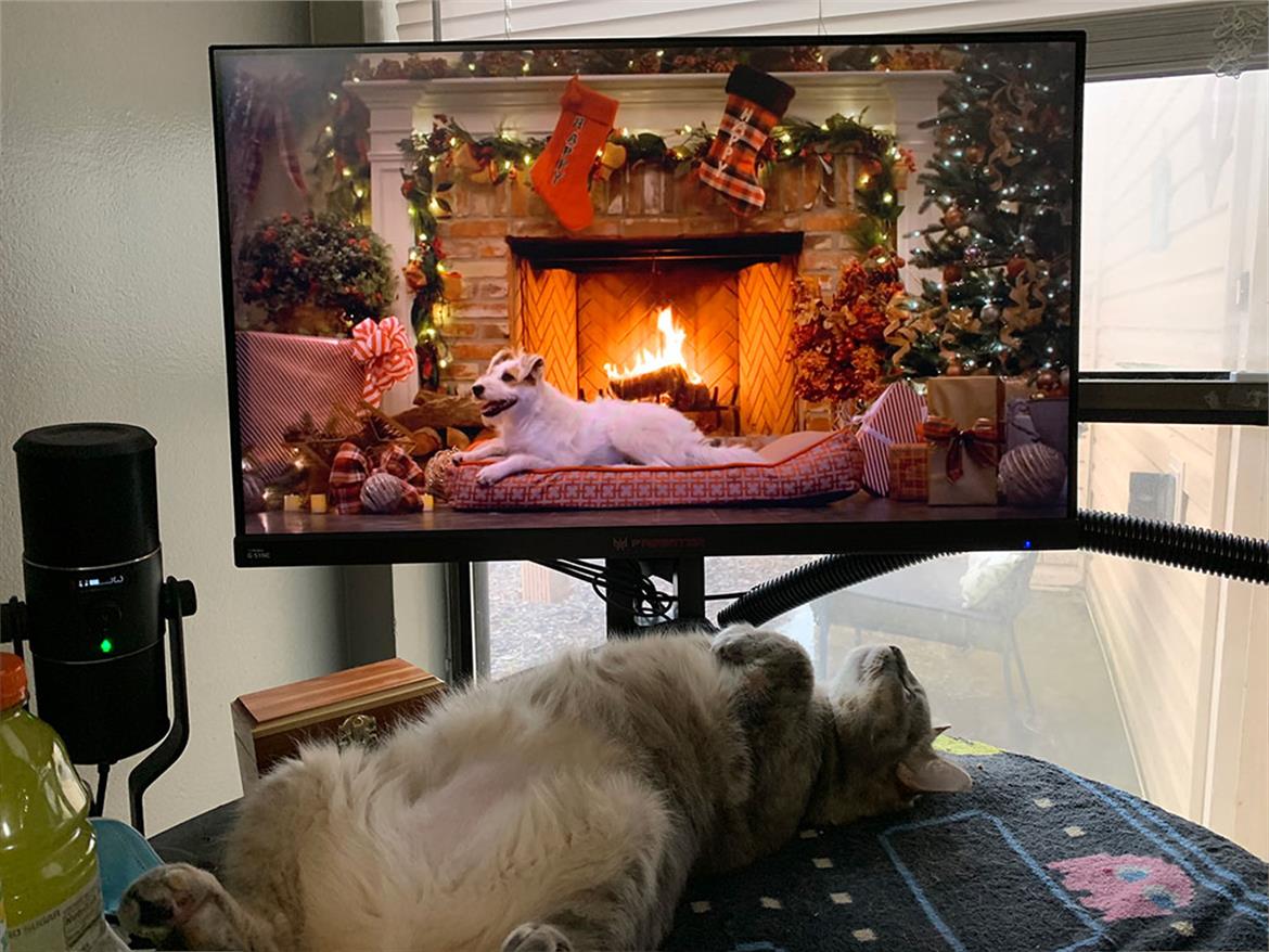 How To Turn Your TV Into A Yule Log Fireplace For Holiday Yuletide Ambiance
