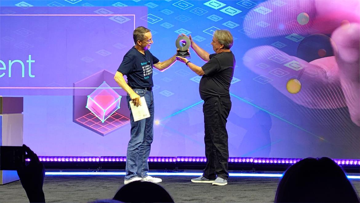 Pat Gelsinger Bestows Linux Creator Linus Torvalds With Intel's First Innovation Award