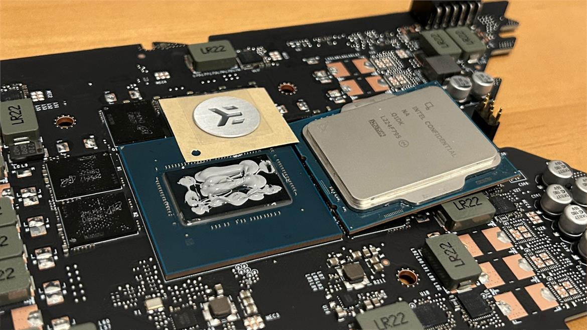 NVIDIA's GeForce RTX 4080 FE Exposes Its Bare PCB Bits In A Naked Photo Shoot